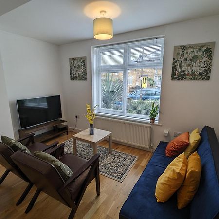 Fantastic 3-Bedroom House In London Morden (Greater London) Exterior foto