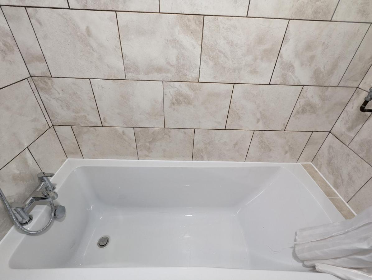 Fantastic 3-Bedroom House In London Morden (Greater London) Exterior foto