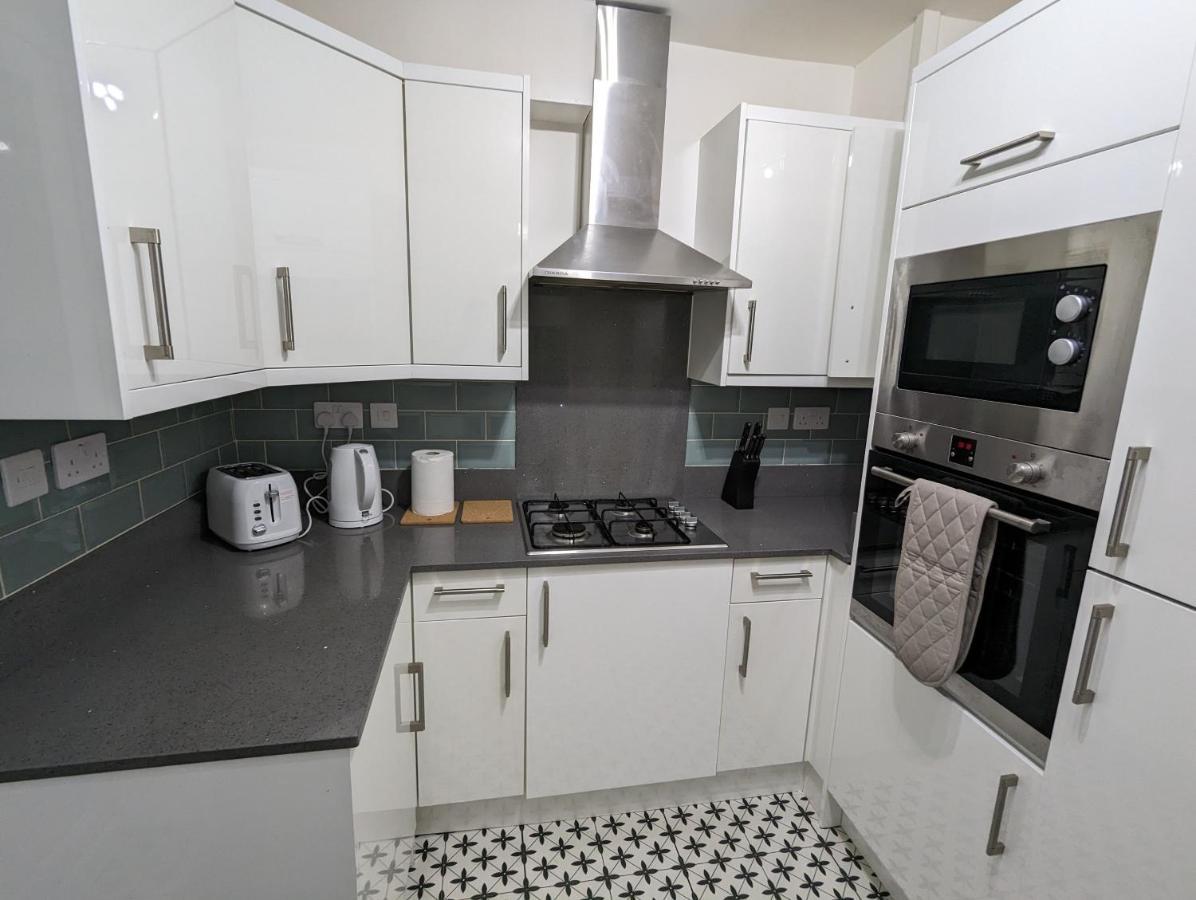 Fantastic 3-Bedroom House In London Morden (Greater London) Exterior foto