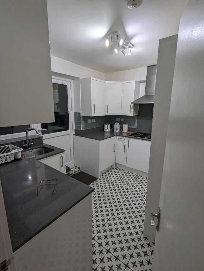 Fantastic 3-Bedroom House In London Morden (Greater London) Exterior foto