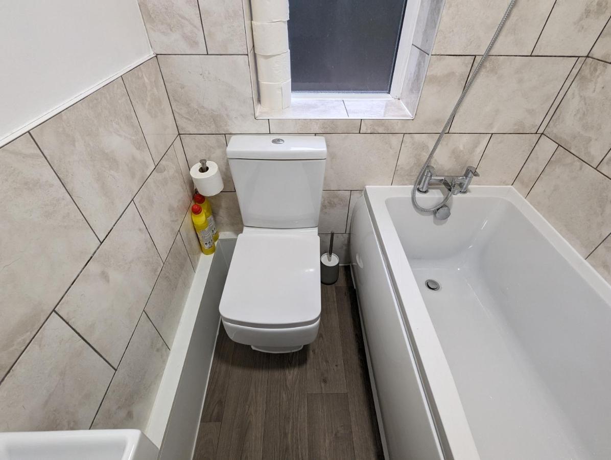 Fantastic 3-Bedroom House In London Morden (Greater London) Exterior foto