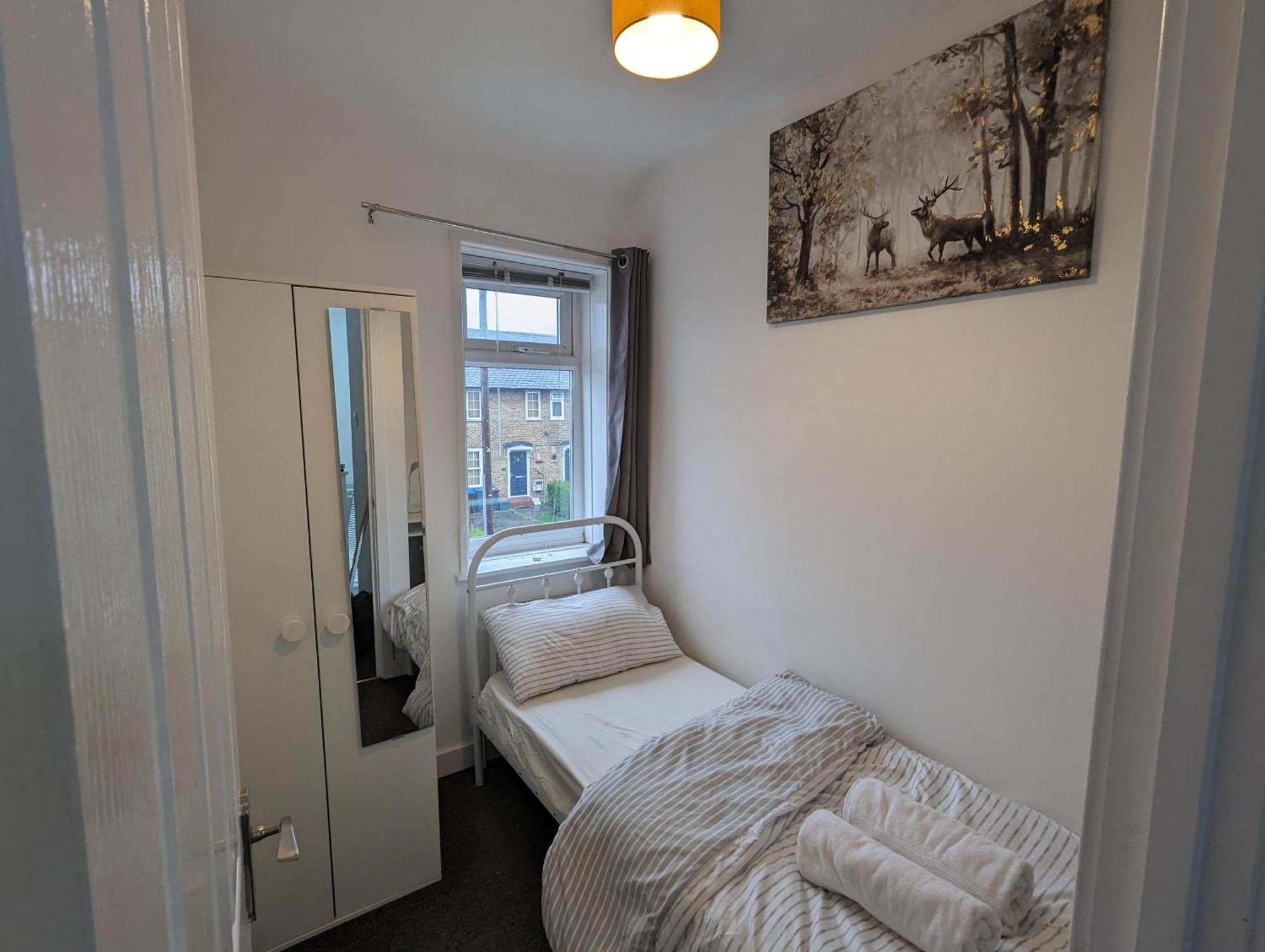 Fantastic 3-Bedroom House In London Morden (Greater London) Exterior foto