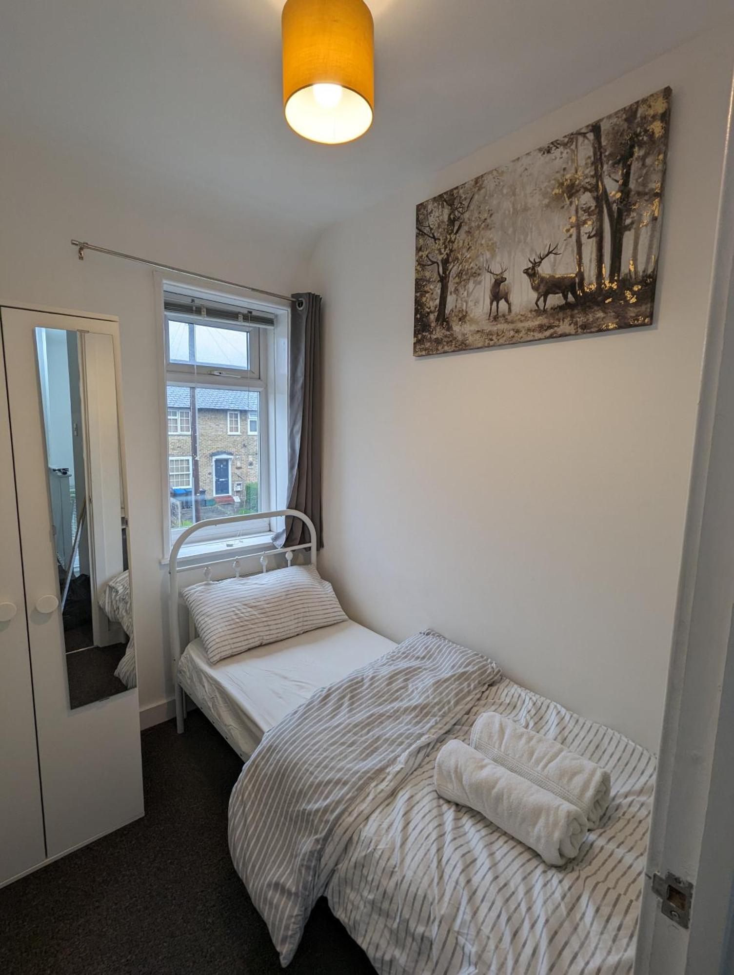 Fantastic 3-Bedroom House In London Morden (Greater London) Exterior foto